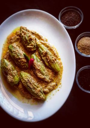 সর্ষে -পোস্ত ঝালে চেরা পটলের কোর্মা (sorshe posto jhale chera potoler korma recipe in Bengali) রেসিপির প্রধান ছবি