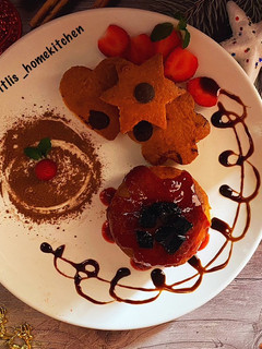 A picture of Choco Lava Vanilla Cake with Choco chip Cookie Cake.