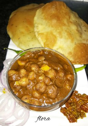 A picture of Chole bhature.