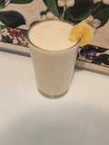 Licuado de plátano y coco para un desayuno saludable