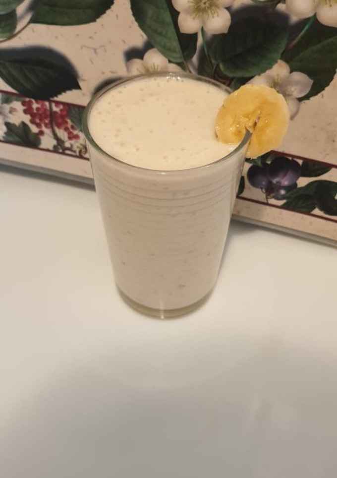Una foto de Licuado de plátano y coco para un desayuno saludable