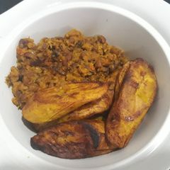 A picture of Porriage beans and fried dodo.