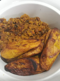 A picture of Porriage beans and fried dodo.