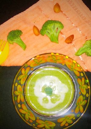 બો્કલી આલ્મન્ડ સુપ (Broccoli Almond Soup Recipe in Gujarati) રેસીપી મુખ્ય ફોટો