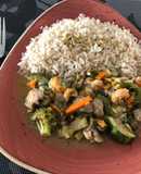 Pollo con camarones y verduras