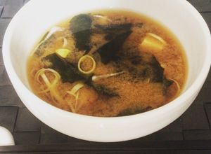 Foto di Zuppa di Miso con Tofu e alga Wakame