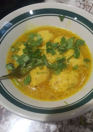 A picture of Rasiya muthiya (juicy rice ball).