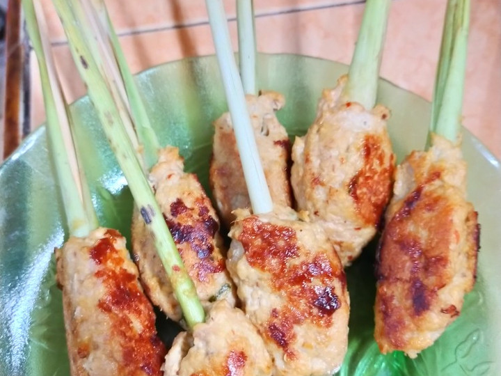 Bagaimana Membuat Sate Lilit Bali Daging Ayam, Enak