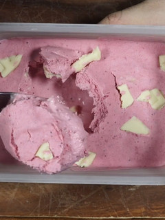 Una foto de Helado de frutos rojos