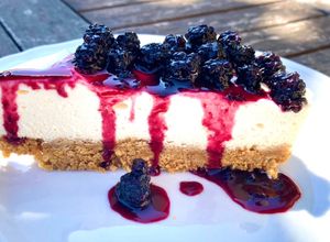 Foto di Cheesecake con topping di more