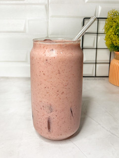 A picture of Strawberry and banana smoothie.
