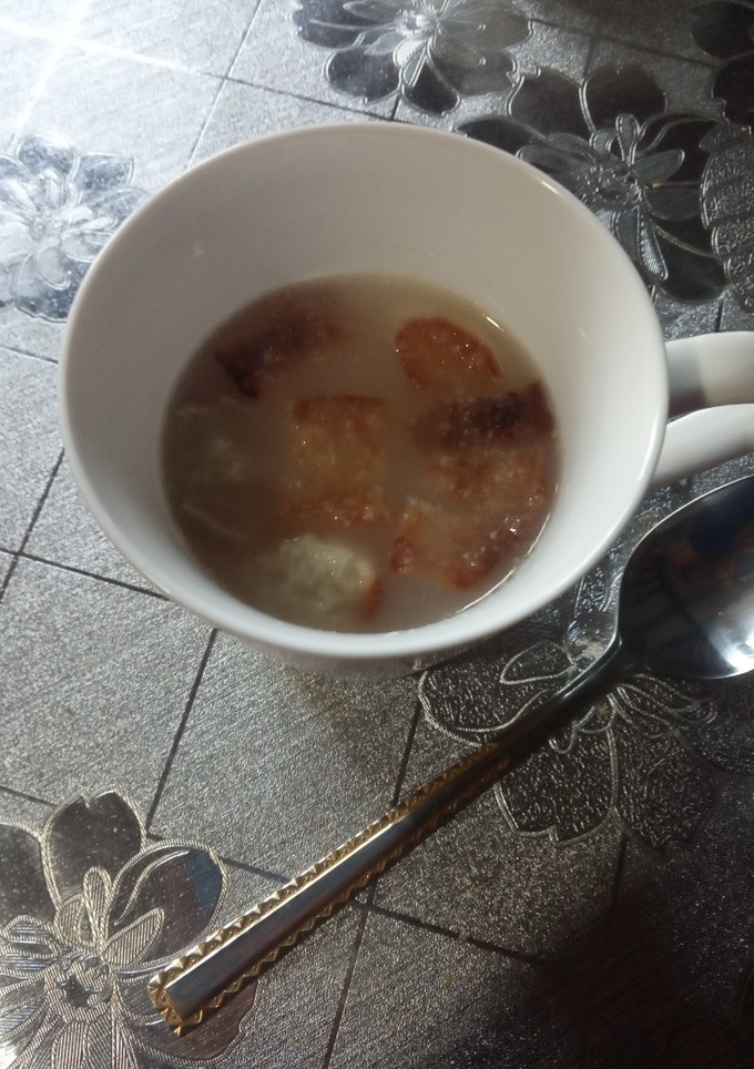 Una foto de Caldo de pollo fácil