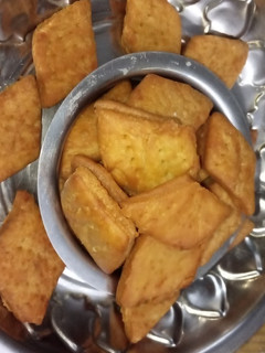 உப்பு துக்கடா (Uppu thukkada recipe in tamil) செய்முறை முக்கிய புகைப்படம்