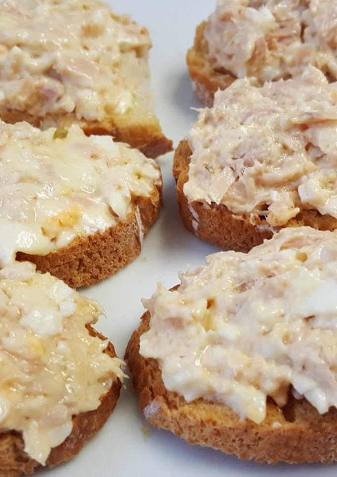 Una foto de Tapa de atún y huevo