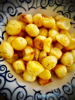 Una foto de Bolitas de patatas al romero (al horno)