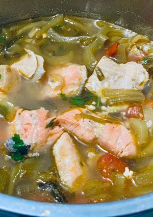 Hình của món Canh Cá Hồi Cải Chua.