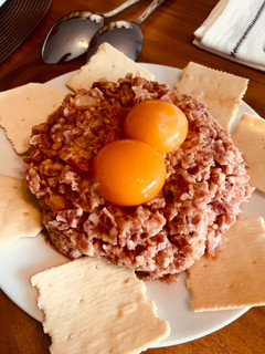 Una foto de Tartar de fuet
