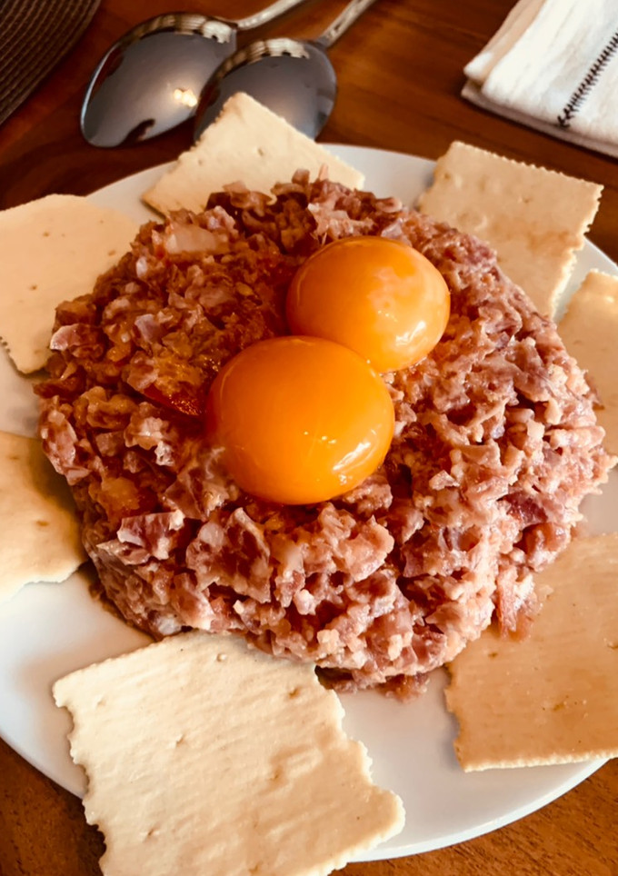Una foto de Tartar de fuet