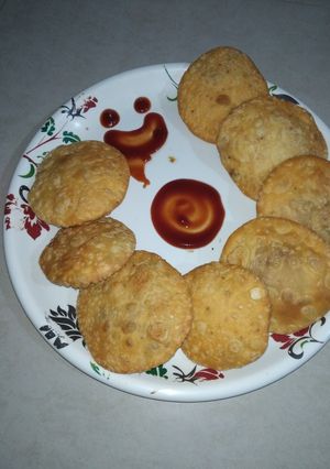 મગ ની દાળ ની કચોરી (Moong Dal Kachori Recipe In Gujarati) રેસીપી મુખ્ય ફોટો