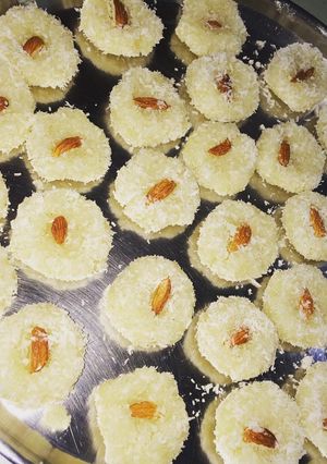A picture of Coconut Barfi/ Nariyal Barfi.