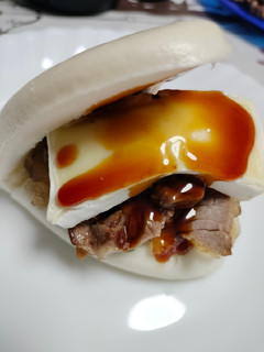 Una foto de Bocata de pan bao con ternera teriyaki