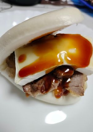 Una foto de Bocata de pan bao con ternera teriyaki