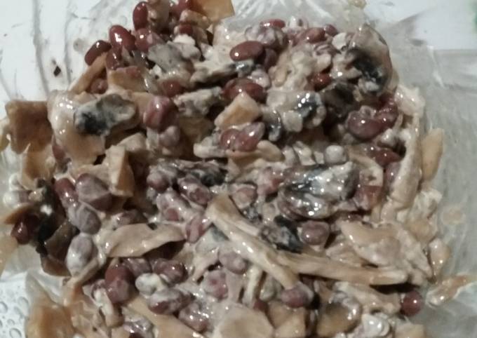 Салат с шампиньонами и фасолью