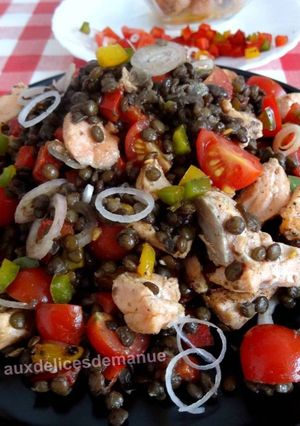 Une photo de ContactSalade de lentilles et légumes au saumon
