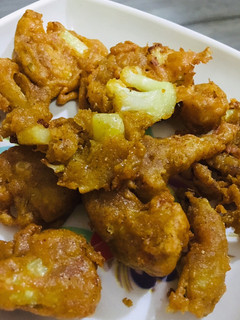 A picture of Gobhi ke pakore.