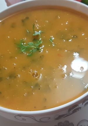 صورة لوصفة شوربة العدس الأحمر بدون لحوم 😋 لذيذة ومغذية 🥣
