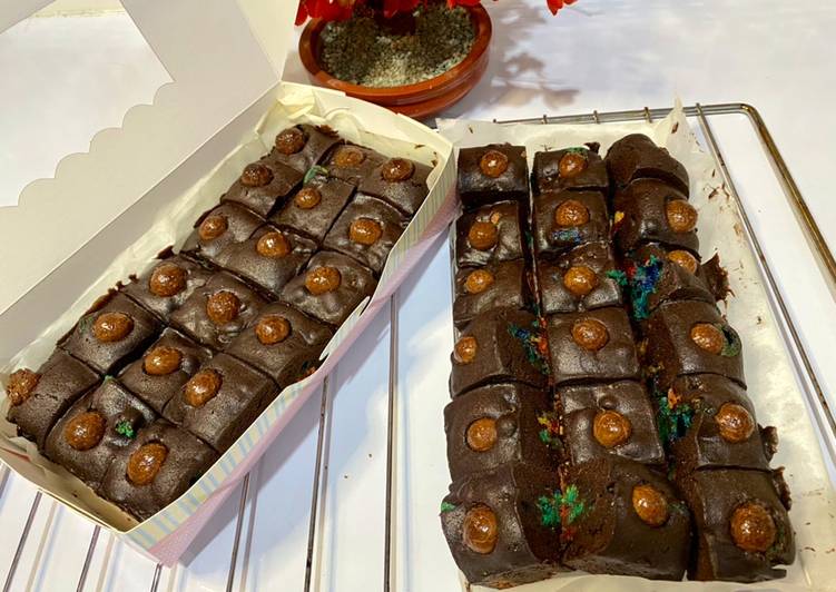 Cara Gampang Menyiapkan Brownies Classic Lapis Dessert Box yang Enak