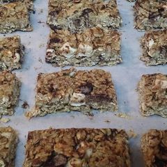 A picture of S'mores Granola Bars.
