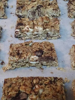 A picture of S'mores Granola Bars.