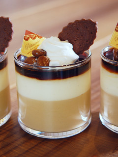 A picture of Easy Coffee Mousse and Vanilla Mousse.