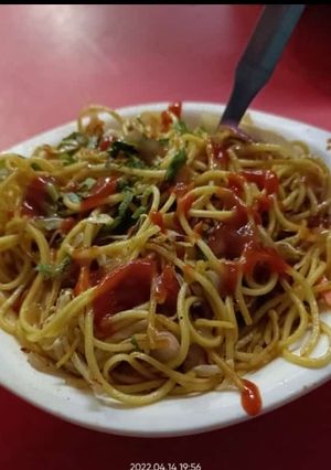 हक्का नूडल्स रेसिपी (hakka noodles recipe in Hindi) रेसिपी मुख्य फोटो