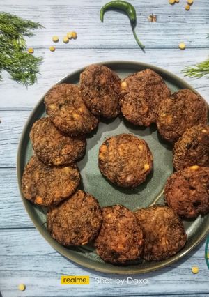 A picture of Karnataka Style Dill Leaves Dal Vada OR Paruppu Vadai.