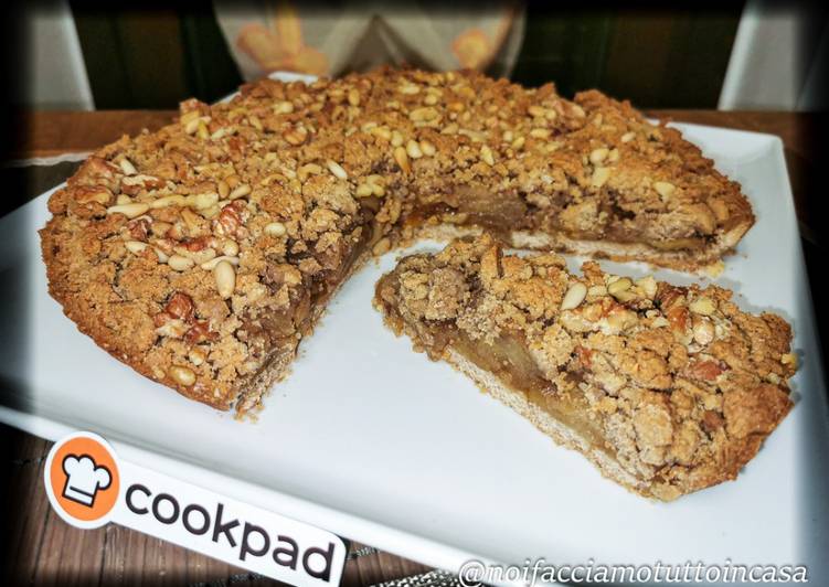 Sbrisolona di Mele alla farina di Castagne con Noci e Pinoli