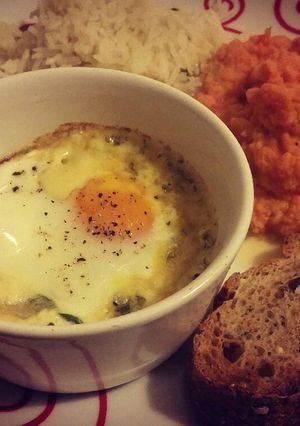 Une photo de Oeuf cocotte au topinambour et au persil