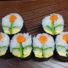 Designers rolled sushi (Flowers w/o fish) A picture of Designers rolled sushi (Flowers w/o fish).