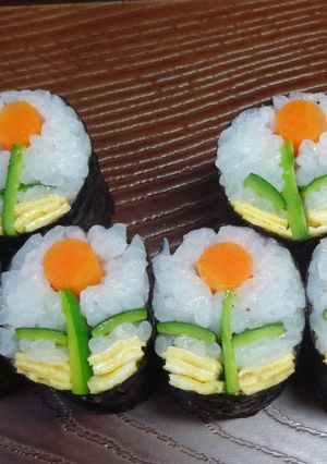 A picture of Designers rolled sushi (Flowers w/o fish).