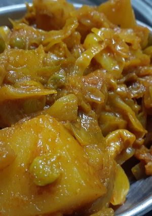 आलू गोभी की सब्जी (aloo Gobi ki sabzi recipe in Hindi) रेसिपी मुख्य फोटो