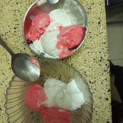 A picture of Homemade vanilla icecream.