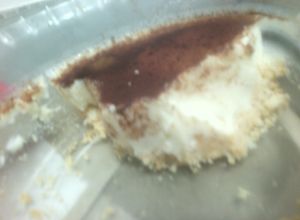 Una foto de Torta semifría de yogur para refrescar tu día y sin horno