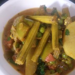 A picture of Mix vegetable saag.