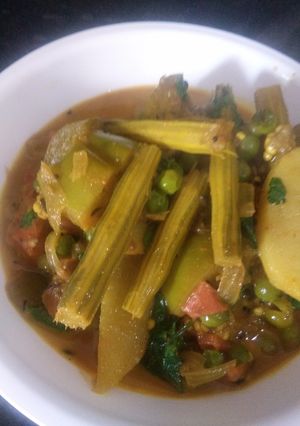A picture of Mix vegetable saag.