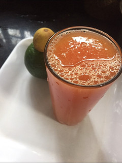 பப்பாளி ஆரஞ்சு மாக்டெய்ல்(orange papaya mocktail recipe in tamil) செய்முறை முக்கிய புகைப்படம்