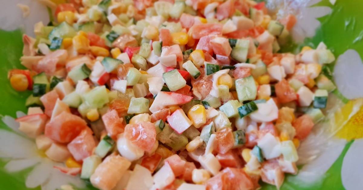 Какой салат можно приготовить из кукурузы крабовых палочек помидор