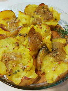 Una foto de Patatas con ajo y tomillo