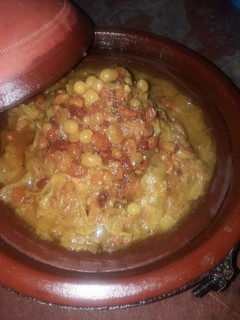 صورة لوصفة طاجين بالبصل والزبيب