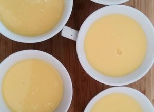 Una foto de Gelatina mousse de mango 🍮
